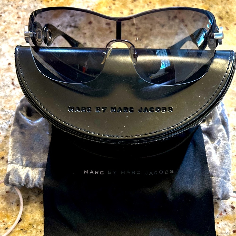 Marc Jacobs Designer Womens sunglasses